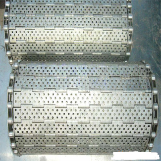 金屬網帶形成有節奏的流水作業運輸線