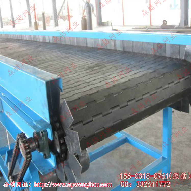 為什么網(wǎng)帶排屑機(jī)都選用鏈板輸送帶     